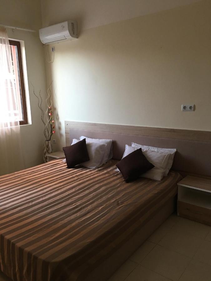 Apart Hotel Salt Lake Поморие Экстерьер фото